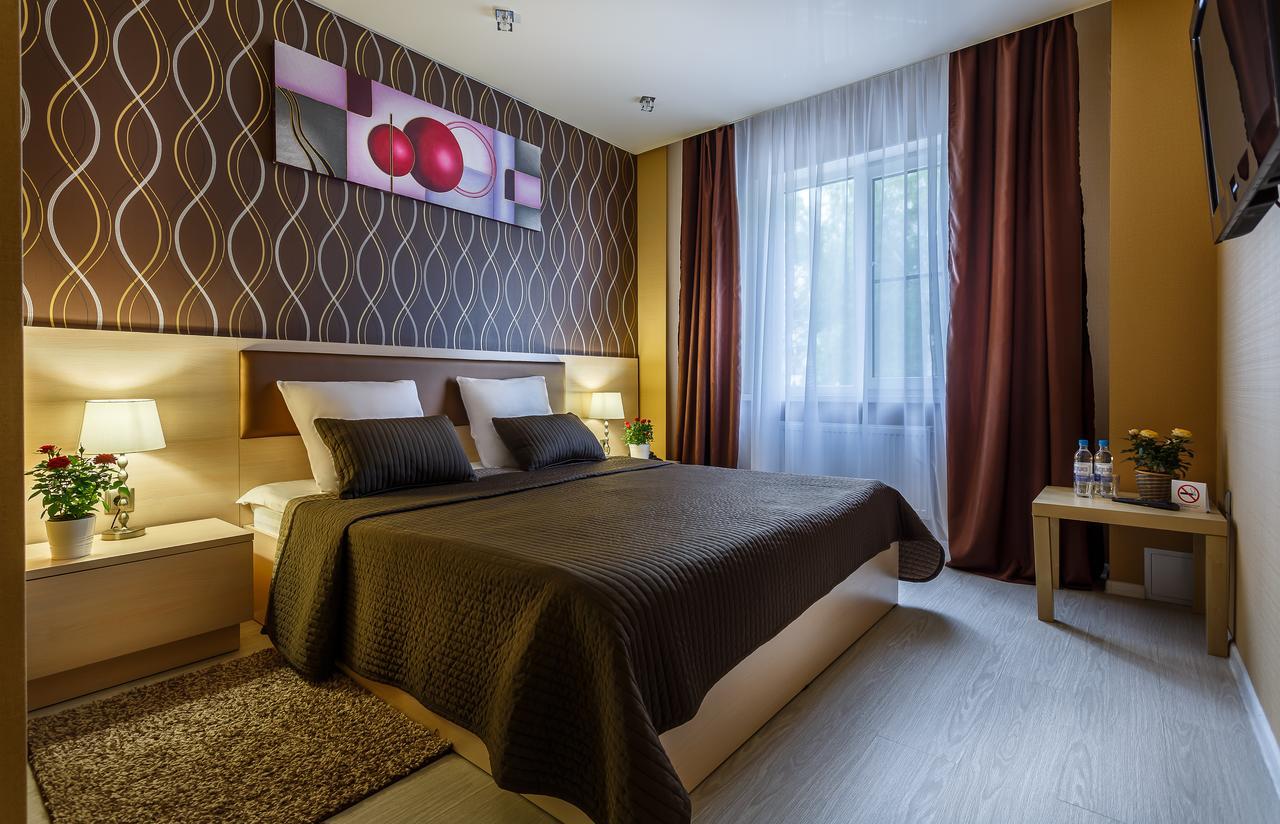 Hotel Victoria Plaza Peresław Zaleski Zewnętrze zdjęcie