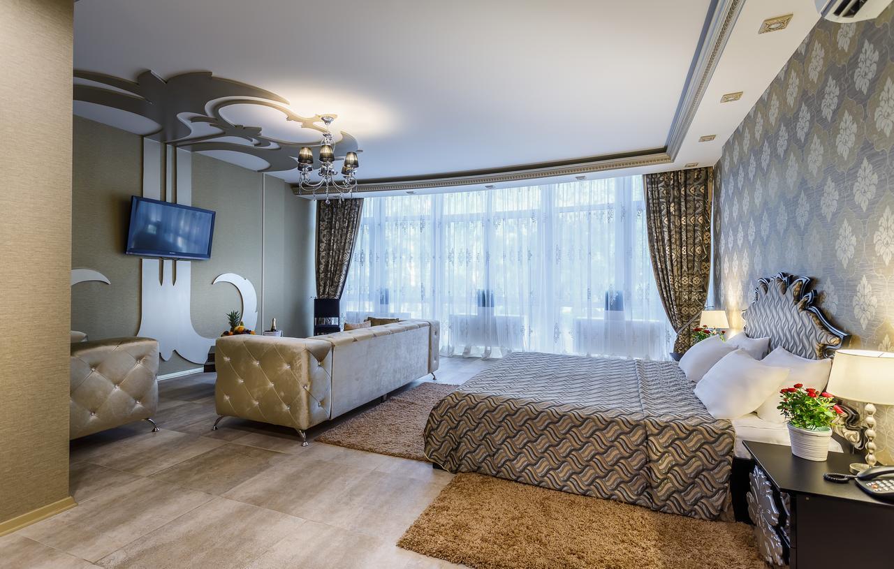 Hotel Victoria Plaza Peresław Zaleski Zewnętrze zdjęcie